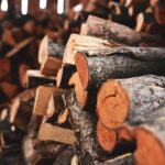 jak składować drewno opałowe